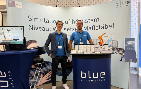 Production manager forum with blue automation employees at the trade fair stand